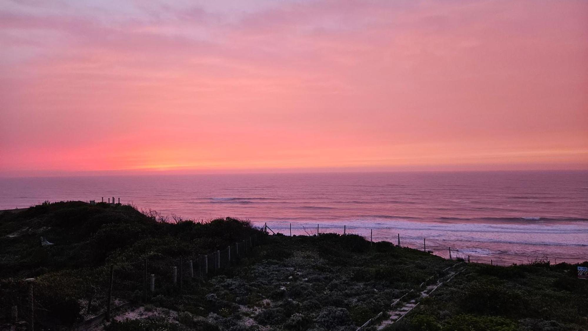 パタイアスNazare Uninterrupted Views And Sounds Of The Seaアパートメント エクステリア 写真